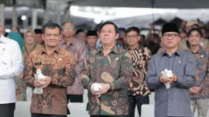 Ketua DPD RI Sultan Baktiar Najamudin bersama Menteri Desa Yandri Susanto saat peringatan Hari Desa Nasional 2026 di Boyolali