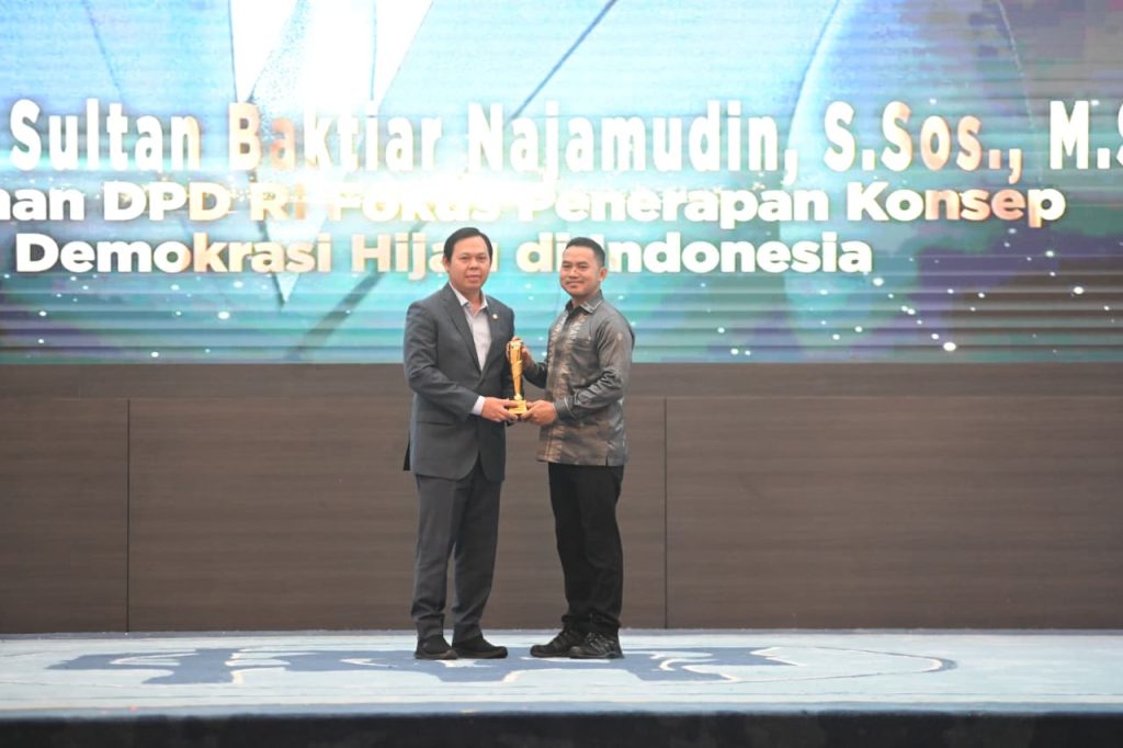 Ketua DPD RI Sultan Terima KWP Award,
